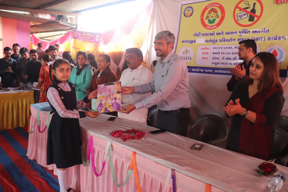 #sbcc  #celebration
આજે સાબરકાંઠા જિલ્લામાં બોભા, તા. પ્રાંતિજ ખાતે #sbcc કામગીરી ને એક વર્ષ પૂર્ણ થતા જિલ્લા કક્ષાની ઉજવણીમાં પિયર એજ્યુકેટરો અને શાળા ના બાળકો દ્વારા સુંદર રજૂઆતો કરવામાં આવી..