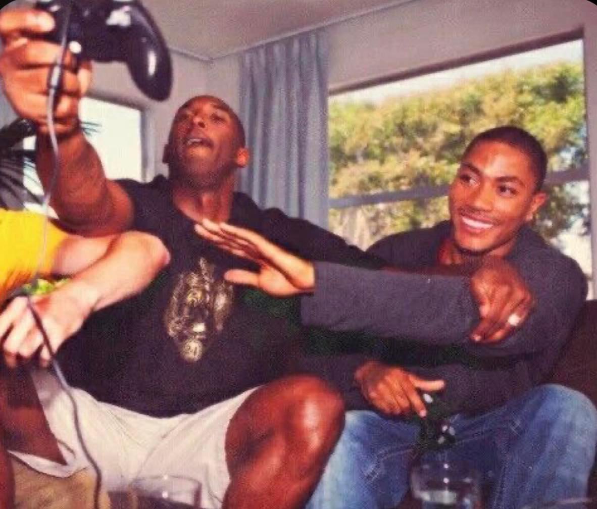 NBAMemes's tweet photo. Kobe and D Rose playing PS2 together.

This pic hits different 😭 https://t.co/mDgrVGQkhr