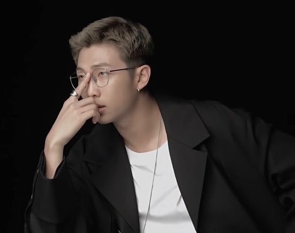 san46158's tweet photo. ریپ و ریت واسه پدر
#RM #방탄소년단RM #김남준 #BTSRM https://t.co/3R5ZGOpexp