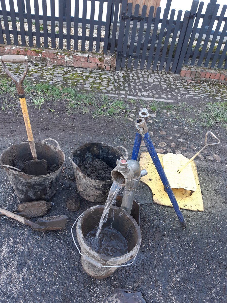 HWFRSHydrants's tweet photo. Back out to the villages around Eardisley today. A newly replaced hydrant, but with the recent extreme wet weather the familiar blocking of the pit with silt. Cleared,tested,marked and hopefully I'll be the next one to open it🤞....... when it's next due for testing. https://t.co/T7dFllWDC5