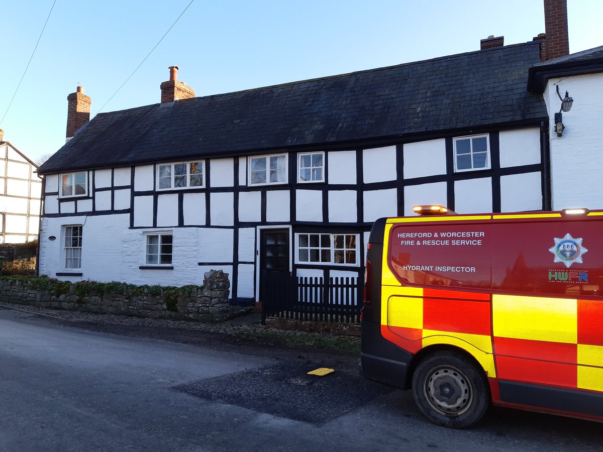HWFRSHydrants's tweet photo. Back out to the villages around Eardisley today. A newly replaced hydrant, but with the recent extreme wet weather the familiar blocking of the pit with silt. Cleared,tested,marked and hopefully I'll be the next one to open it🤞....... when it's next due for testing. https://t.co/T7dFllWDC5