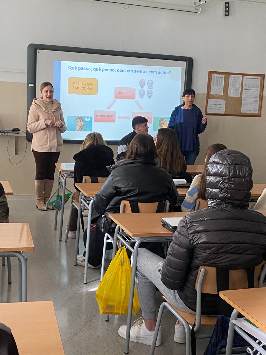 HTVCEbre's tweet photo. 🔉🤩 En els darrers mesos, les referents de benestar emocional i comunitari de l'#ICSEbre han fet activitats que han marcat un pas important en la millora del benestar i la salut de la ciutadania del territori. Vols saber-ho?
ℹ️ https://t.co/MSbgIAxNHk @salutcat @icscat #REBEC https://t.co/mFUl6xXNVO