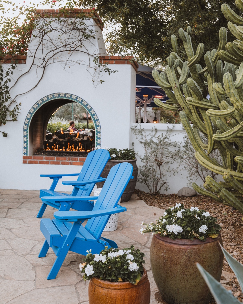 Cozy desert corners 🌵⁠
⁠
⁠
📷️ @jennamckonephoto⁠
⁠
⁠
⁠
⁠
#elchorrolodge #wintercorners #desertdining #paradisevalley #arizonarestaurants