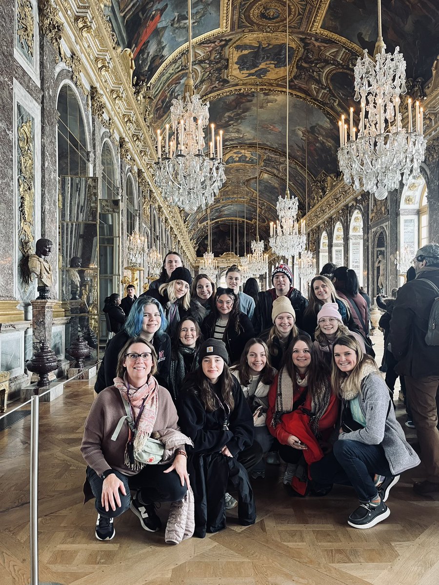 CoachWillems's tweet photo. Paris Day 2: The Eiffel Tower + Versailles + Flan, ending with a Seine River Cruise 🇫🇷 #Paris #JTerm24 #BestStudents https://t.co/OjhiYfuuBz