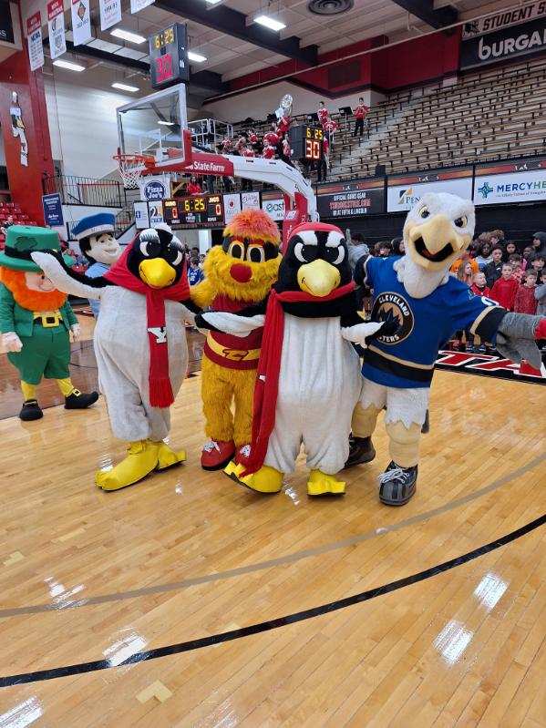 ChargePozzie's tweet photo. Me and @monsterssully took a road trip to Y-Town to see our friends Pete and Penny Penguin! What a super fun day with all of our friends, even though I was still a bit thirsty from the HUGE @chargecle win from the night before! https://t.co/bxjJupX2mO