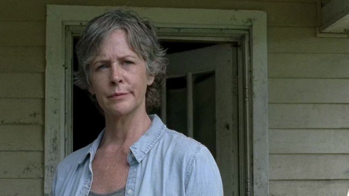 Lightenerrthang's tweet photo. when Ezekiel is at her door vs when Daryl is at her door #TWD https://t.co/enybCs8SFa