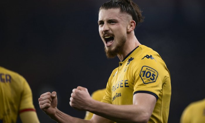 CostinStucan's tweet photo. Sources: Genoa wait for Bayern to change the initial 23M€ + 7M€ fee for Radu Dragusin to 25M€ (money to be paid in one installment) + 5M€ in performance bonuses. Spurs made a 25M€ (money to be paid over 3 years) + 5M€ in performance bonuses. https://t.co/NxKwagz4Ef