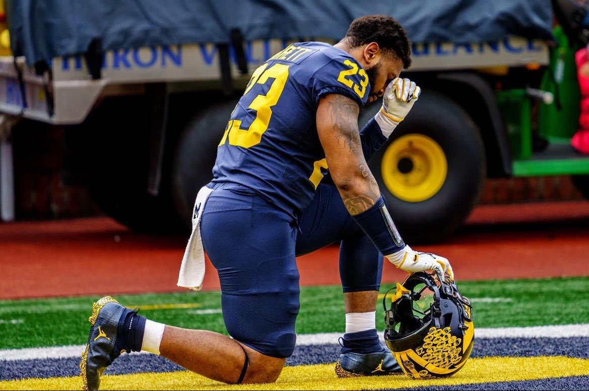 Captain.

3x Big Ten champion.

Most games played in Michigan football history.

Winningest player in Michigan football history.

National Champion.

GIVE MICHAEL BARRETT HIS FLOWERS 🗣️🗣️🗣️