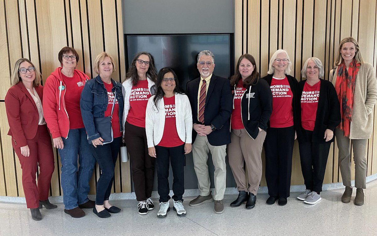emilross76's tweet photo. @MomsDemand is at the CA Capitol advocating for safe gun storage- in support of #SB53 #CAleg Thank you Senator @Portantino for being a gun sense champion working to save lives. https://t.co/U8Jvrg4VFI