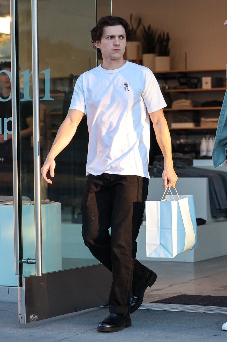 popcultureshub's tweet photo. Tom Holland in Los Angeles, CA. https://t.co/OqyiaoSynp