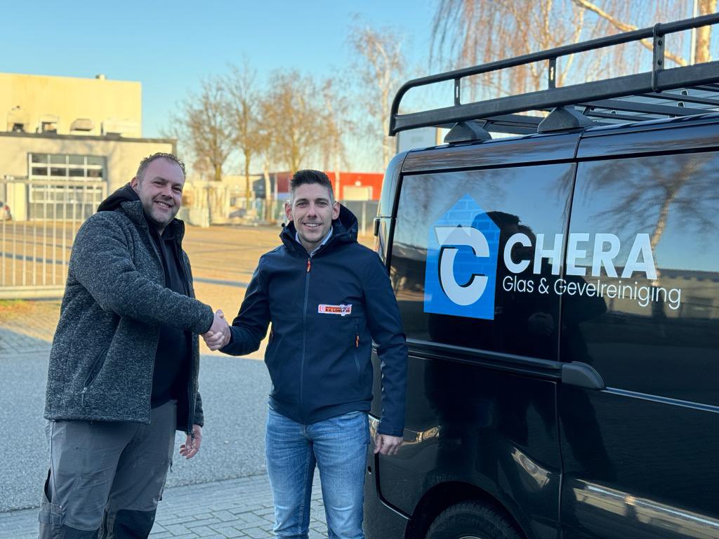 Welke nieuwe Keisponsor hebben we daar? Het is CHERA! Welkom Chera Glasgevelreiniging bij onze businessclub 👏🏻⚽️