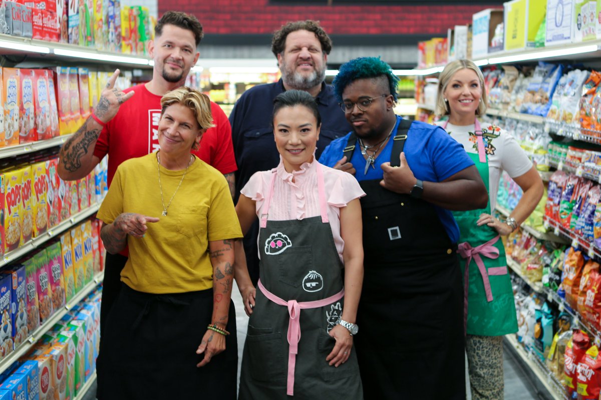 .@GuyFieri's bringing three previous winners and three judges back to Flavortown Market to team up and work together in 10-minute shifts! 😱
#GroceryGames is NEXT @ 9|8c! 🛒