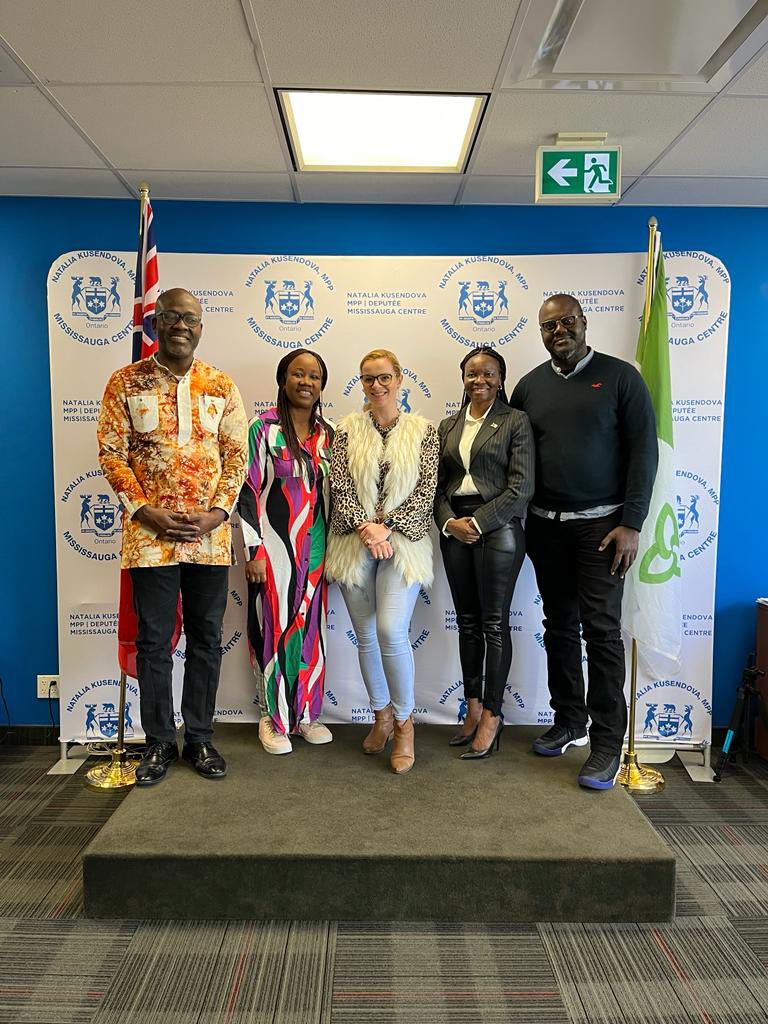 NatKusendova's tweet photo. Plaisir de rencontrer #communauté Akwaba aujourd'hui dans mon bureau de circonscription. 

Une organisation à but non lucratif enthousiaste, qui a pour mission d’entreprendre, renforcer et promouvoir la solidarité et d'entraide qui contribuent au bien-être de la communauté africaine francophone résidant au Canada.

Notre gouvernement continuera à soutenir les communautés Francophones