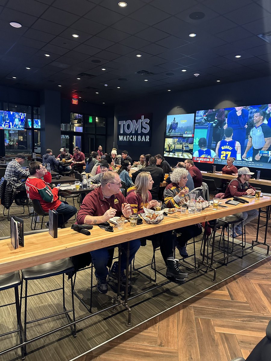 We had a great night at @WatchAtToms with @DTAthletes last night! Lot’s of DDBs and Vodka were flowing and that means $$$ to support the NIL Fund! Thanks to all who came out! #grayduckcares #gettheduckout #gogophers〽️