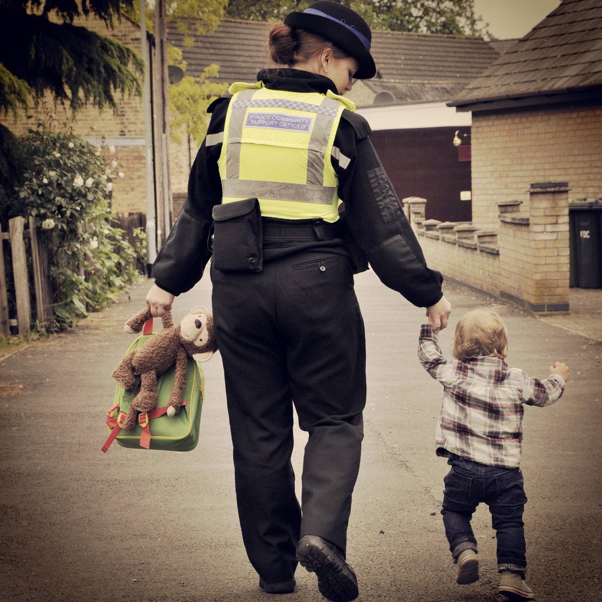 We recorded 1,364 sexual offences against children in the past year 😢 This is a 22% increase on the previous year. 

Are you concerned about a child? Call us or visit our dedicated web pages: orlo.uk/WVKQX

Or contact the <a href="/NSPCC/">NSPCC</a>'s helpline: 0808 800 5000 📱 #SaferCambs