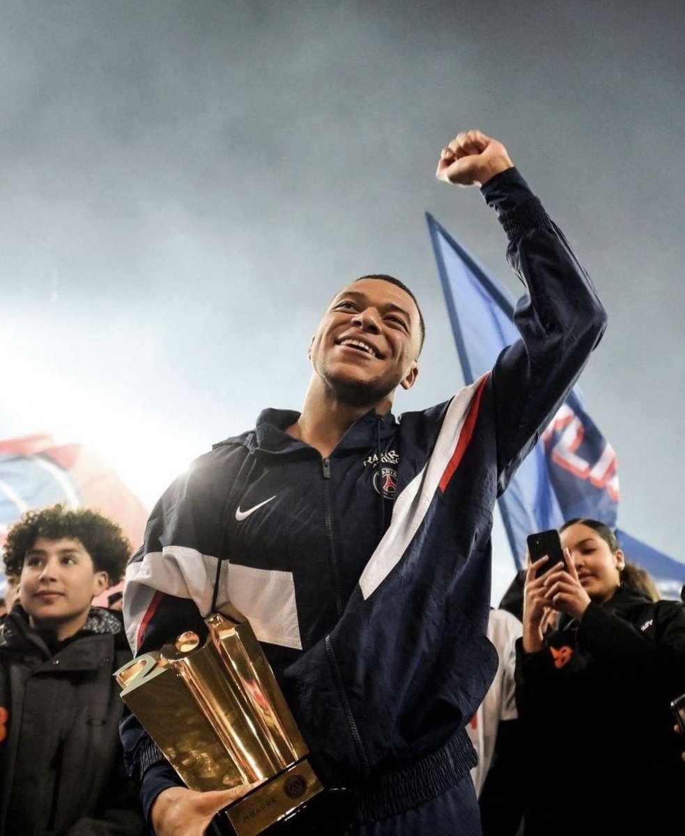 MaxJayz's tweet image. Si Mbappe signe un nouveau contrat au PSG d’ici un mois, et qu’il met une nouvelle Clim au Real Madrid, j’offre 5 maillots floqués de son nom parmi ceux qui auront RT ce tweet! 

Pour que l’aventure du Kyks à Paris continue 🔁 ❤️💙

#TeamParieur #PSG #Mbappe #ICICESTPARIS