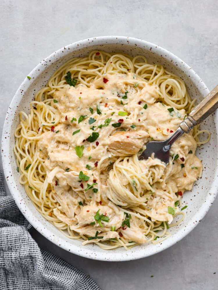 therecipecritic's tweet photo. Just like that winter break is over!! I know for me that means the crazy schedule is back. This Slow Cooker Angel Chicken takes JUST 5 minutes to prep and then set the cooker aside. #TheRecipeCritic #EasyMeals #FastDinners #HomemadeMeals 

https://t.co/Ce2FbZk8Eb https://t.co/hQbVzV6y5A