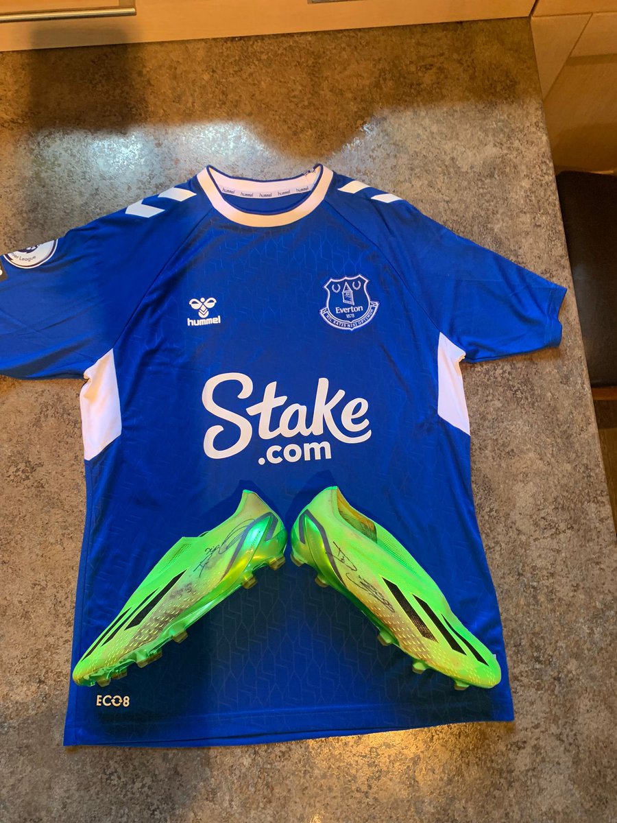 thumbsupforcha1's tweet image. @MatchwornStrip these Shirts have been gifted to us enable us to raise funds for thumbsupforcharlie.co.uk a charity set up in memory of our son Charlie who passed away from an ependymoma brain tumour.

We support families living with or affected by childhood brain.