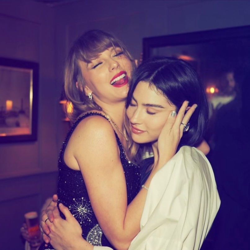 tswiftcraves's tweet photo. taycie 🖤🤍 https://t.co/g6Ochqm4tk