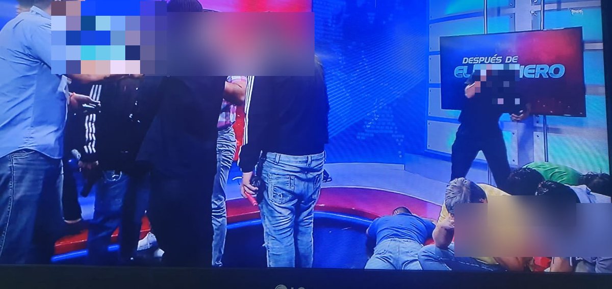 eluniversocom's tweet photo. ‘Nos quieren matar a todos, ayúdennos’: periodistas piden ayuda por ingreso de hombres encapuchados y armados a TC Televisión https://t.co/3VrR1s8Chh https://t.co/ilcIEbKnCs
