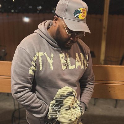 Lsu2855's tweet photo. #NewProfilePic https://t.co/8ufjUFGrqr