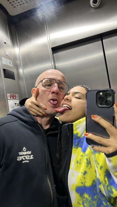 La primera vez que nos besamos no entend&iacute;a porque no introduc&iacute;a m&aacute;s su lengua en mi boca&hellip; Despu&eacute;s lo