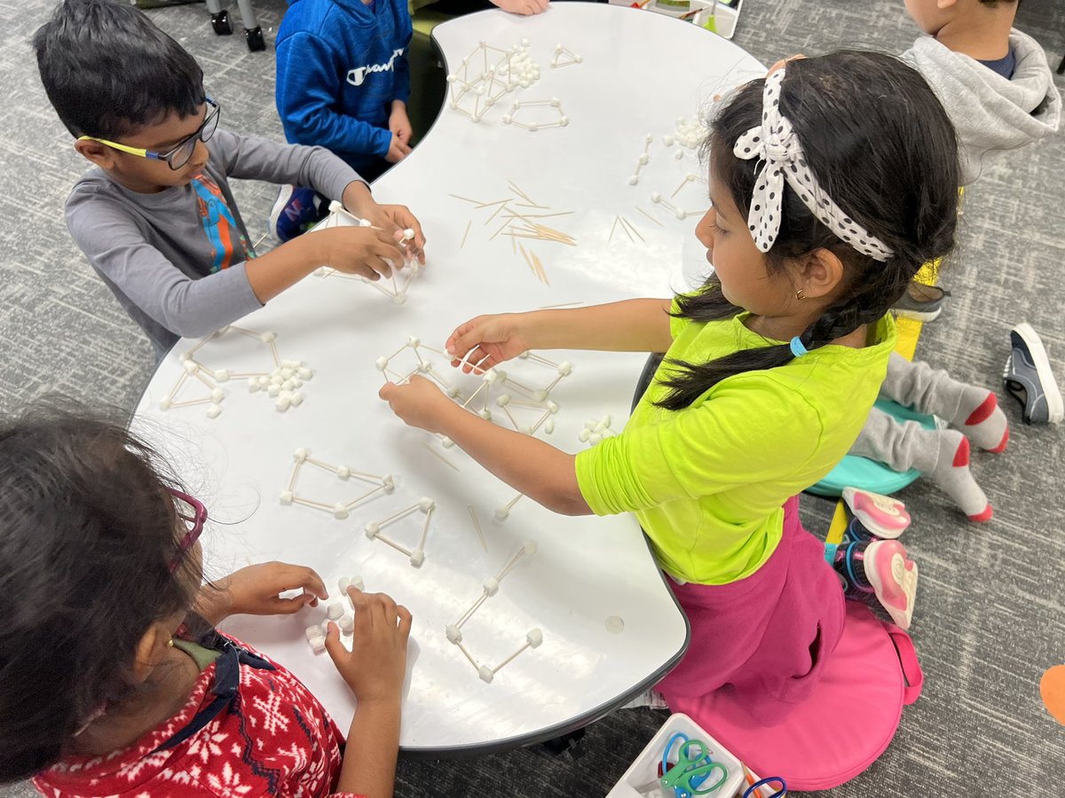 HowardsPreK's tweet photo. We decided to start the new year off with a BANG in math today! Students had to guess the 2D/3D shape based on the attributes and build their guess! Happy New Year! #RESUbuntu #RobertsonU https://t.co/btu5YycNVn