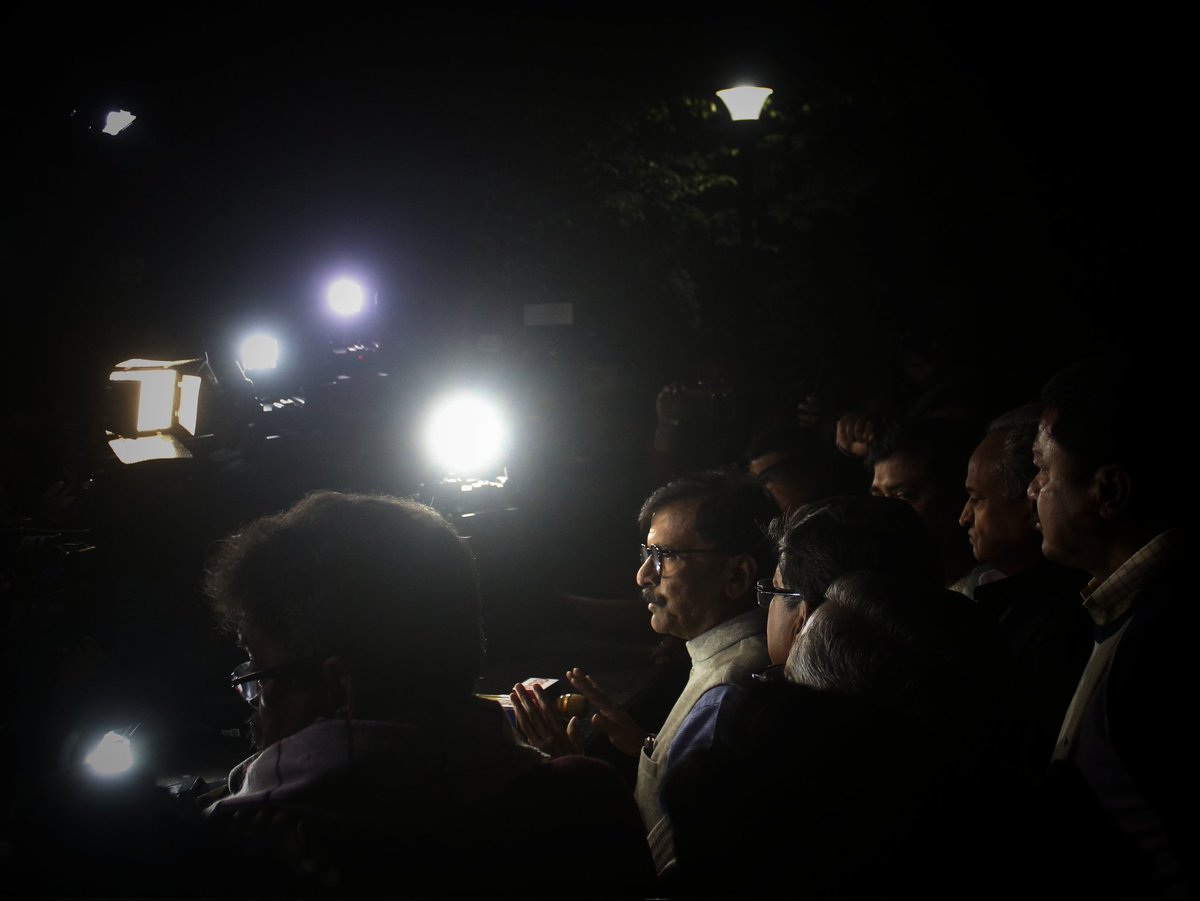 WasimSarvar's tweet photo. Shiv Sena (UBT) MP Sanjay Raut with other opposition leaders speaks to the media after an INDIA bloc meeting on seat-sharing ahead of Lok Sabha polls, at Congress leader Mukul Wasnik residence in New Delhi, Tue, Jan. 9, 2024.
@rautsanjay61 @MukulWasnik @INCIndia @ShivSenaUBT_ https://t.co/luOeSIbnu8