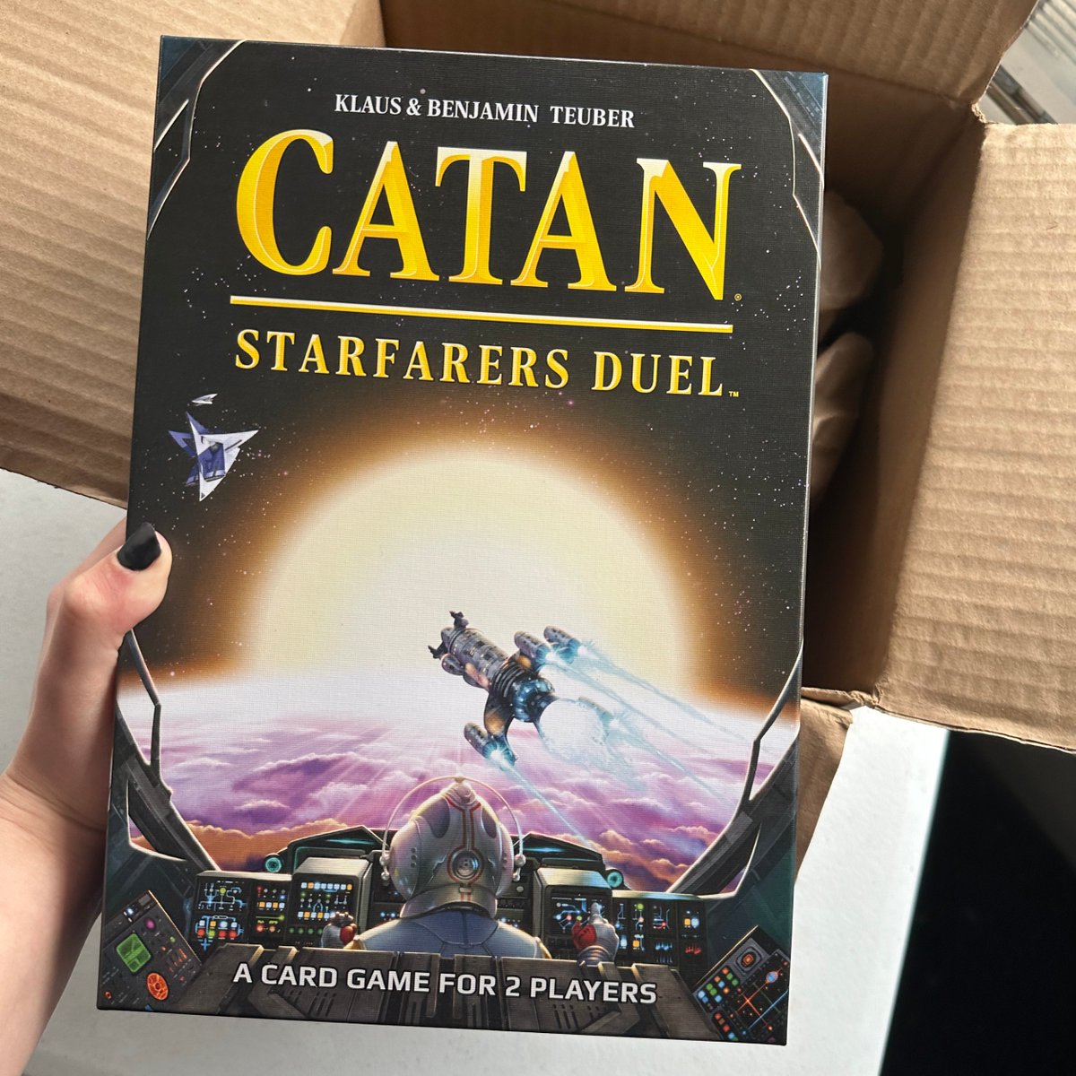 settlersofcatan's tweet image. CATAN – Starfarers Duel will launch February 2nd! 🚀

We cannot wait for you to try the epic two player title! 👩‍🚀 bit.ly/3ZpgV2r 🧑‍🚀

📸 Feat. Bruce photobombing our shoot 😂🐈 #catan #settlersofcatan #starfarers #twoplayer #scifi
