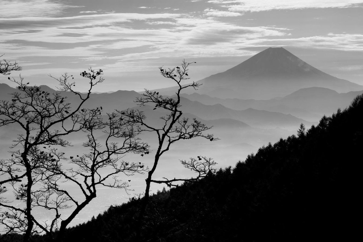 yuad127 (@yuad127) on Twitter photo みなさん
おはようございます
お天気
日本付近
気圧の谷が通過して
全国的
朝晩冷え冷え
雲☁️が多く
晴れ☀️マークは沖縄
太平洋側の東
あとは
さむさむ曇り空のち雨☔️か雪⛄
かものスイスイ水曜日
新コロナや風邪🤧やインフル😷など
気をつけて頑張りましょう🙋♀️🙋🏻♂️
終える方
お疲れ様でした みなさん
おはようございます
お天気
日本付近
気圧の谷が通過して
全国的
朝晩冷え冷え
雲☁️が多く
晴れ☀️マークは沖縄
太平洋側の東
あとは
さむさむ曇り空のち雨☔️か雪⛄
かものスイスイ水曜日
新コロナや風邪🤧やインフル😷など
気をつけて頑張りましょう🙋♀️🙋🏻♂️
終える方
お疲れ様でした