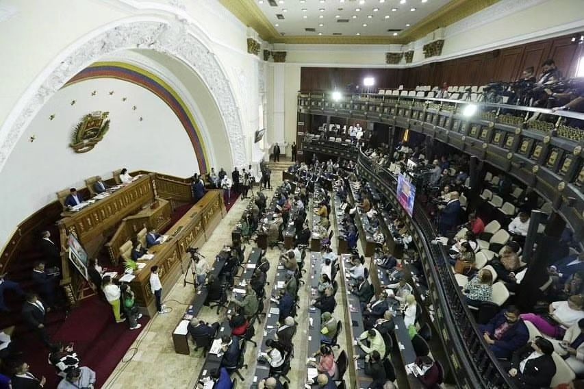 Rindiendo honores al héroe de la Patria, General Domingo Antonio Sifontes, realizamos la primera #SesiónOrdinaria de la Asamblea Nacional, con la segunda discusión del Proyecto de Ley Orgánica para la Defensa de la Guayana Esequiba.

#SifontesLlegaAlPanteón