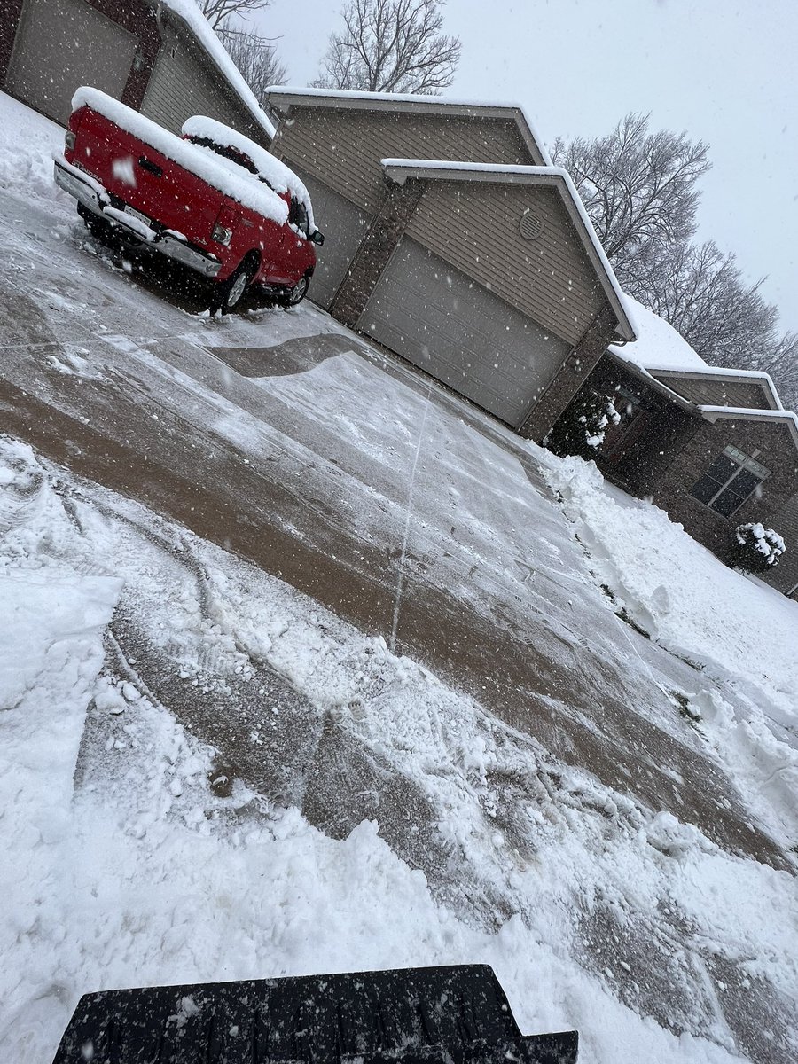 uthsfootball's tweet photo. Class of ‘25 Rowan Sim delivers on ‘24 Snowmageddon #FreeSweat challenge
Great job Rowan! https://t.co/puAPQia8oZ