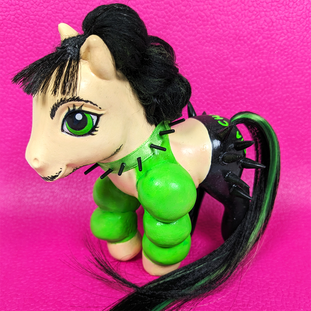 museoleikki's tweet photo. 💚🖤💚Käärijä-fanit, huomio!💚🖤💚 Museo Leikki etsii pop up -näyttelyyn Käärijä-faniesineistöä. Löytyisikö sinulta sellaista lainaksi noin puolen vuoden ajaksi? Katso lisätietoja:
https://t.co/I1Z5iWlVaB https://t.co/cBP38fJSco