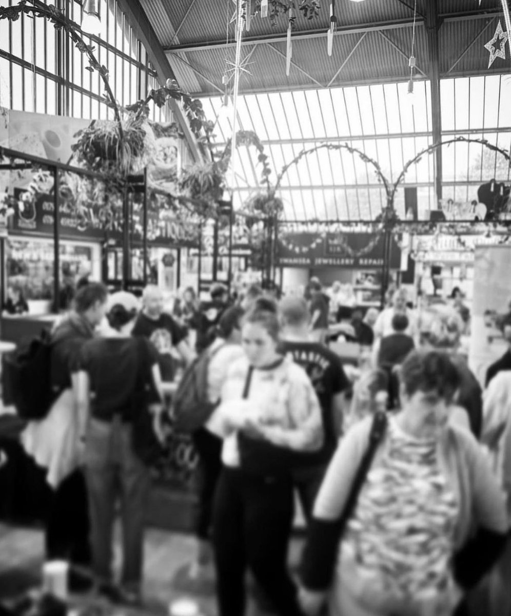 Brontosaurus Vegan tweet media