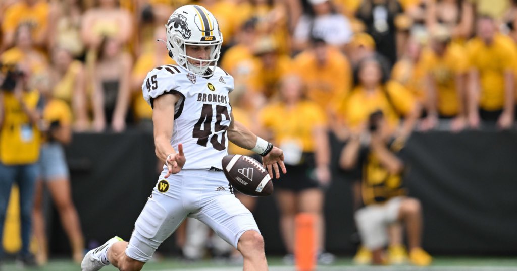 Kenny_Jordan5's tweet image. Michigan State adds PWO punter Carson Voss

The Dansville, Mich. native fulfilled a childhood transferring to Michigan State, growing up looking up to the late Mike Sadler. He will now look to add to a talented specialist unit and compete.

“I believe no matter who’s punting,…