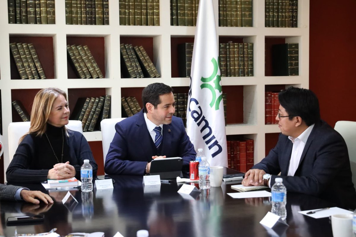 CONCAMIN's tweet photo. Continuando con la agenda del día, nuestro presidente José Abugaber, @abugaberjose, sostuvo una reunión con el director del Instituto de Análisis de Política Familiar, #IAPF, Juan Antonio López Baljarg, @JuanBaljarg; y los integrantes del Comité Directivo de la Fundación Concamin, @FConcamin, encabezado por la presidenta honoraria, Sandra Pérez; para dialogar sobre la celebración del “Año Internacional de la Familia”.