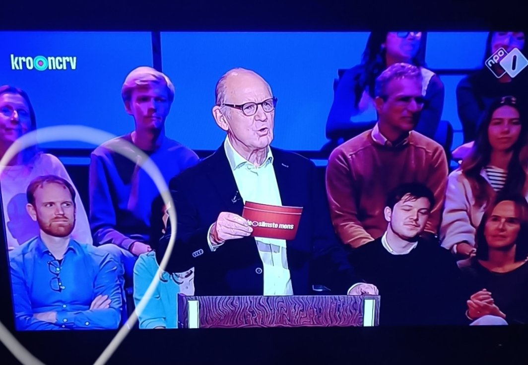 SolyDeFied's tweet photo. Tim Hofman zit niet bepaald als incognito klapvee bij #DeSlimsteMens 😂 

@debroervanroos / #Doppelgänger / @KroNcrv https://t.co/7UyMaEE0Ih