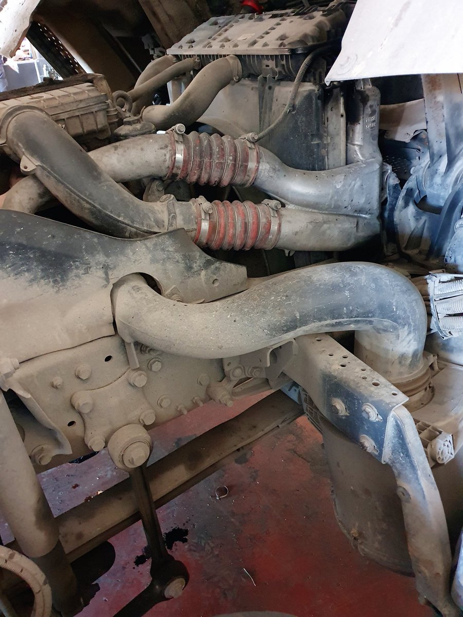 trucksttesmundo's tweet photo. Esta semana vamos d motores #ramonruiztalleres #Passion❤️ #trucks #reparando #camiones #semirremolques #lcv #tacografos #tallerAlltrucks #talleralltrucksfleet #RedAlltrucks #NII #AP2 #SalidaAlfajarin #AreaServicioRausan #alfajarin #Zaragoza https://t.co/v0zRZK4QXm