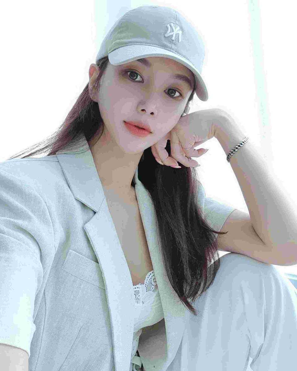 This hat fits me perfectly.