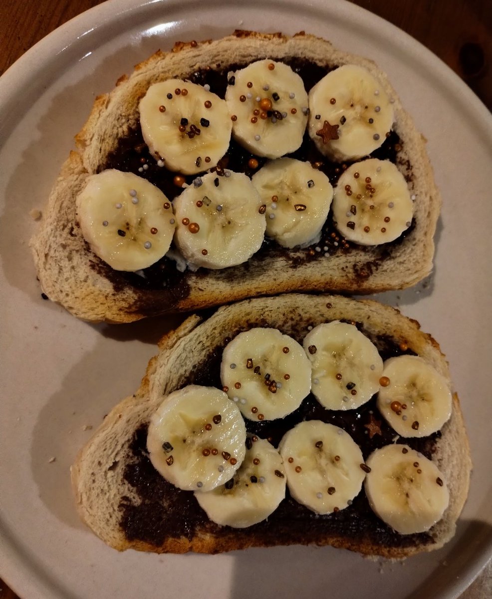 cutie_kawa's tweet photo. I love banana on toast with Nutella and the sprinkles ๐ฅนโจ๐๐ซ
#KawaCooks https://t.co/iEIjF5uhTh