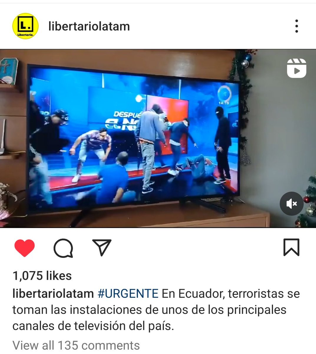 miguelcgangel's tweet photo. Lo que esta pasando en Ecuador 🇪🇨 es INCREÍBLE. 

Se escapó el narco más grande del país,  el gobierno dicto estado de sitio y se ha desatado una guerra.

Policias siendo cazados, terroristas hasta en la televisión.  Universidades siendo tomadas.

Bolivia 🇧🇴 debe mirar estas cosas y darse cuenta que es lo que pasa cuando dejas que tu país se vuelva un narco Estado y los principales maleantes y narcos como los masistas, tengan poder.