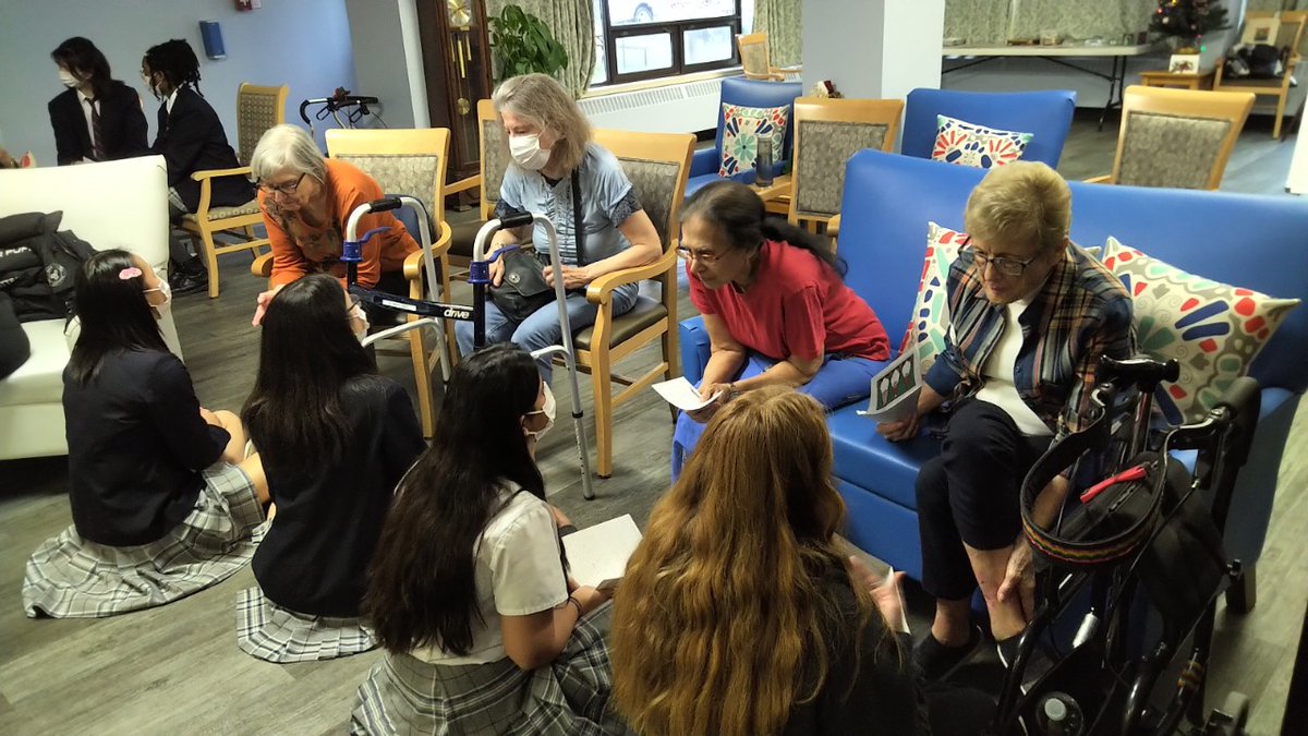 On December 18th, Meighen Retirement Residence kicked off the Intergenerational program with collaboration of The Toronto French School in which we bring together students and residents for learning and teaching!