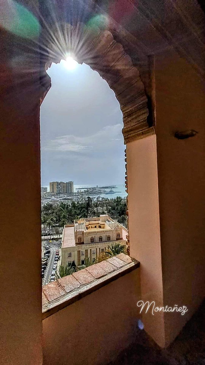 josemarkt's tweet photo. Mirando al mar desde la #Alcazaba de #Málaga https://t.co/NnB8H4nNjQ