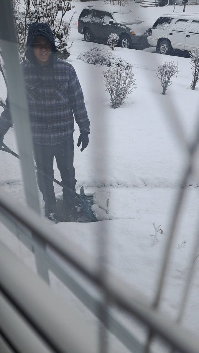uthsfootball's tweet photo. Class of ‘25 Jonathan Bonilla comes through on the Snowmageddon #FreeSweat challenge!
Great work Bonilla! https://t.co/3AkOprz4XI