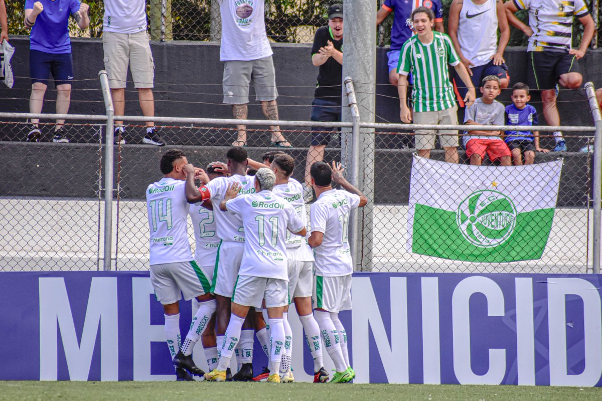 ECJuventude's tweet photo. GOLEADA E 100% DOS GURIS NA COPINHA 🇳🇬 

Caíque, Clébio, Tomi Montefiori e Maiquel marcaram os gols do Juzão na vitória sobre o São Bernardo por 4 a 1. O Verdão confirmou a classificação para a segunda fase com 100% de aproveitamento na @Copinha 

📸 Nathan Bizotto/ECJuventude https://t.co/exwdqxW4uv