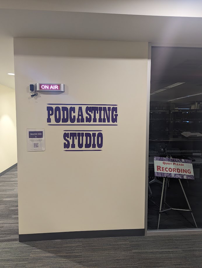 macphaidin_lib's tweet image. A frequent comment regarding the podcasting studio: &quot;I&apos;ve seen people in there, but I didn&apos;t know what they were doing.&quot;

Sorry about that.  We&apos;ve updated our signage. 👍

#Podcasting #Signage #MacphaidinLibrary #StonehillLibrary