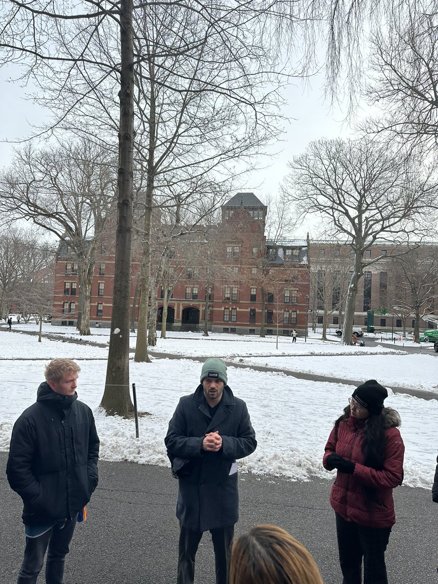 We kicked off our course at the @Kennedy_School with a very enlightening tour of the grounds led by @Harvard_Natives. The University is on the traditional and ancestral lands of the Massachusett Tribe. Thank you again HUNAP for welcoming our students to campus!