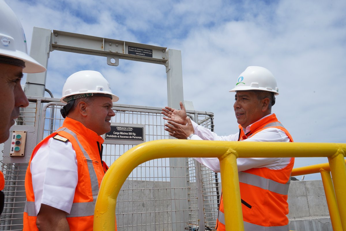 nuevaatacama's tweet image. Delegación de la @Armada_Chile conociendo de cerca nuestra Planta Desaladora en Caldera 🚢💧. Pudimos mostrar datos de cómo estamos operando la Planta, sin afectar al medio ambiente y su entorno. #AguaDeCalidad #CompromisoAmbiental