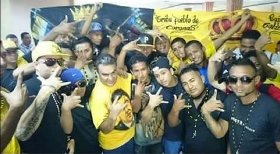 joros83's tweet photo. El Gobierno identificando a los Latin Kings como crimen organizado.

Me pregunto quien fue el idiota que hasta los sentó en su mesa para darles poder político https://t.co/yEWRt5v8hL