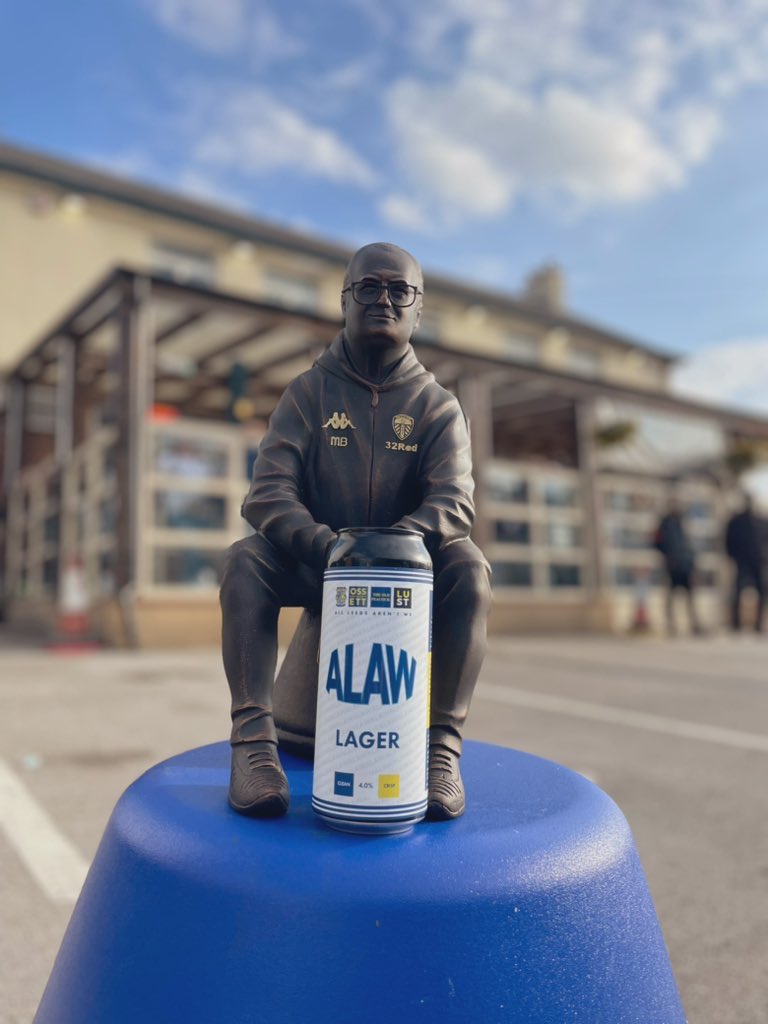 LUFC_SCULPT's tweet photo. I appreciate not everyone is in a position to be spending right now but it costs nothing to retweet &amp; it will really help my small business &amp; allow me to keep on sculpting #LeedsUnited 
🟡🔵

Here’s a few of my #LUFC sculptures I have created over the last few years!⚽️ https://t.co/o2zVPzYaUU